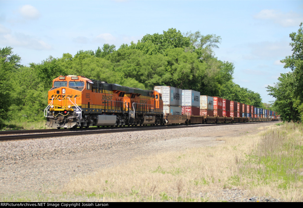 BNSF 6852 East